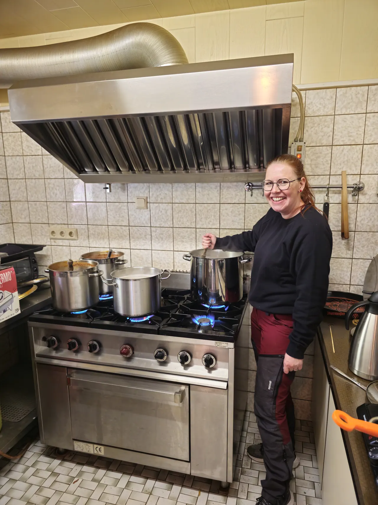 In der Küche des Vereinsheims wird gekocht